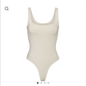 SKIMS Essential Scoop Neck Bodysuit - Bone - S/M - NEW in box